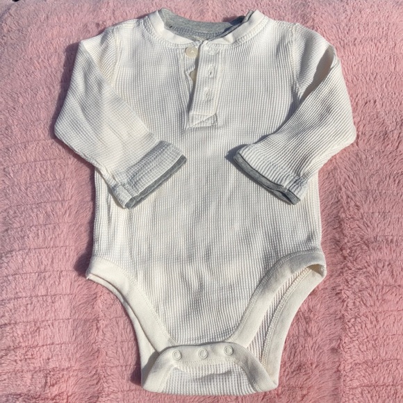 ⭐️Lot of 4⭐️ 3-6M Gap/Old Navy Onesies, Footies - Picture 8 of 13